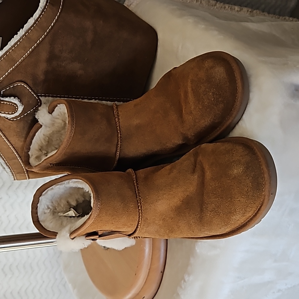 Koolaburra Brown Ankle Boots with Cream Lining